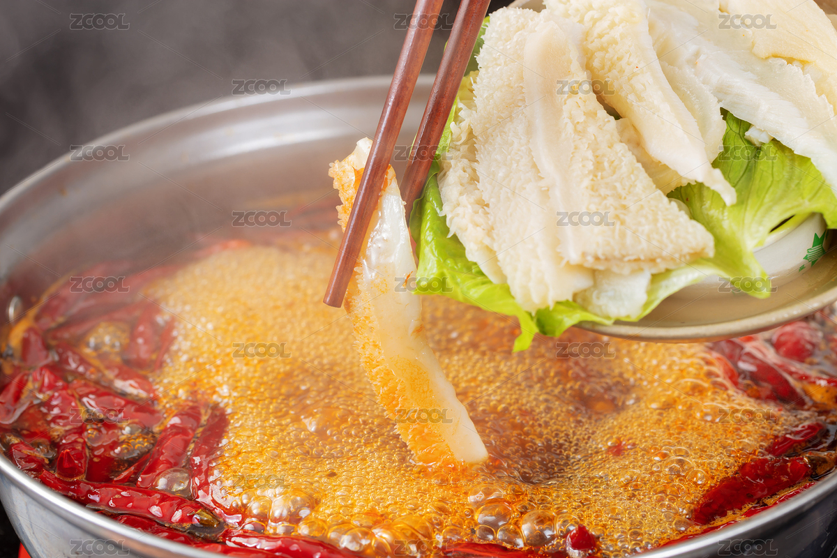 筷子夾著正沸騰老火鍋湯里燙麻辣嫩牛肉片（主預(yù)覽-2473758） - 未分類(lèi) - 站酷設(shè)計(jì)師紅狐貍攝影工作室原創(chuàng)素材 - 站酷ZCOOL