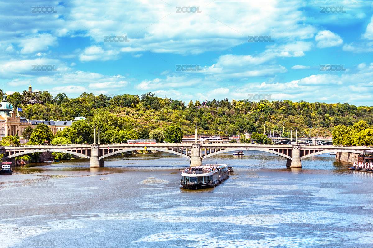 捷克共和國首都布拉格市伏爾塔瓦河上的橋梁和游船（主預(yù)覽-1992451） - 未分類 - 站酷設(shè)計(jì)師子晉的時(shí)光碎片原創(chuàng)素材 - 站酷ZCOOL