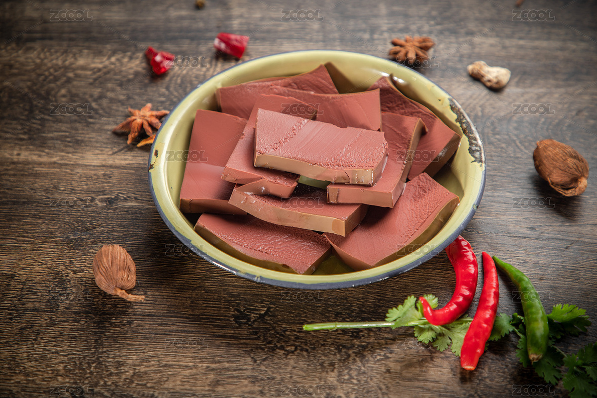 棕色木紋桌上放著一盤血豆腐（主預(yù)覽-1453630） - 未分類 - 站酷設(shè)計(jì)師濤麟攝影原創(chuàng)素材 - 站酷ZCOOL