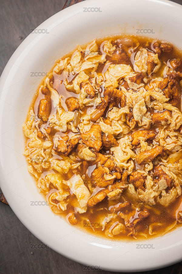 棕色木紋桌上放著一盤醋溜苜蓿（主預覽-9082406） - 未分類 - 站酷設計師濤麟攝影原創(chuàng)素材 - 站酷ZCOOL