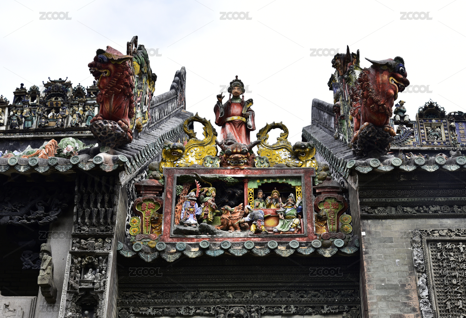 广东省广州陈家祠古建筑雕塑木雕屋檐屋顶