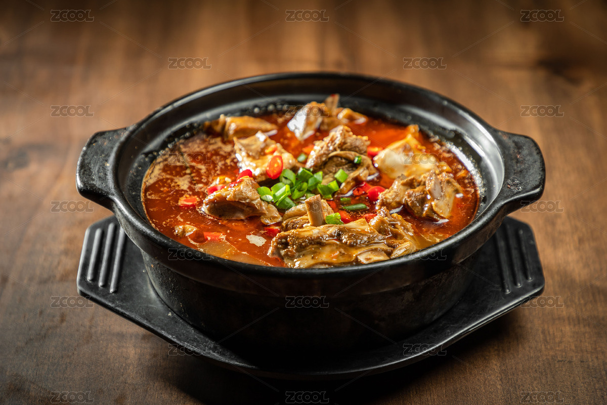 棕色桌面上放著一碗砂鍋羊排（主預(yù)覽-3072673） - 未分類 - 站酷設(shè)計(jì)師濤麟攝影原創(chuàng)素材 - 站酷ZCOOL