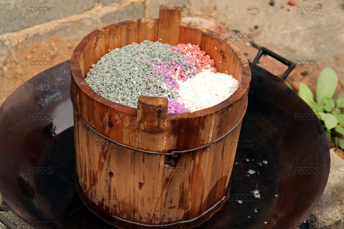 木桶里沒煮熟的五色糯米（主預(yù)覽-6343628） - 未分類 - 站酷設(shè)計(jì)師尹鑫悅原創(chuàng)素材 - 站酷ZCOOL