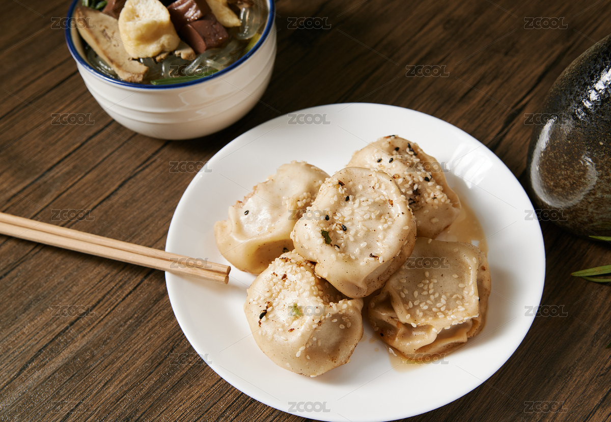 盛放在盤子里的生煎包（主預(yù)覽-8669159） - 未分類 - 站酷設(shè)計師leighzhixin原創(chuàng)素材 - 站酷ZCOOL