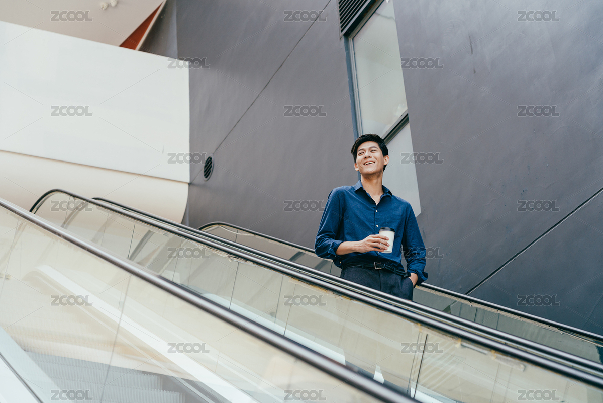亞洲商業(yè)男士乘坐扶手電梯（主預(yù)覽-8143290） - 未分類 - 站酷設(shè)計(jì)師pansfun原創(chuàng)素材 - 站酷ZCOOL