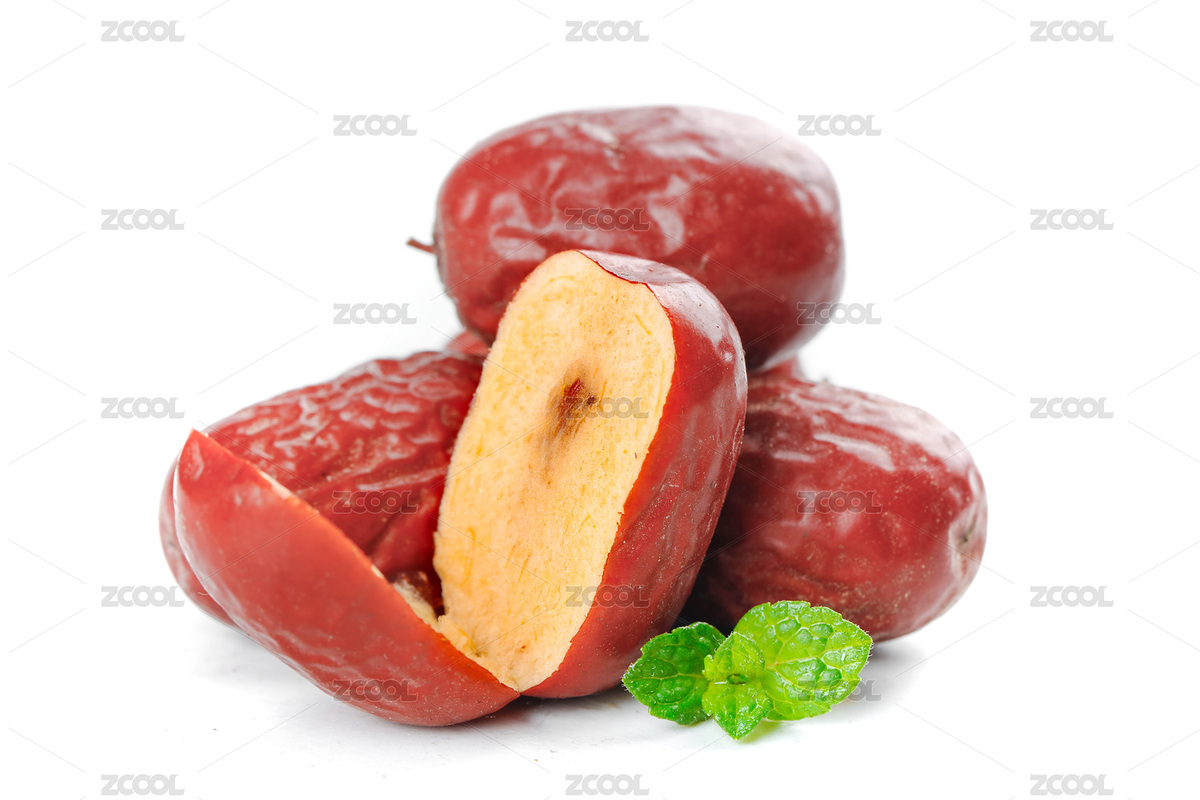 白底上放著一堆若羌棗和切開的灰棗（主預(yù)覽-8363823） - 未分類 - 站酷設(shè)計(jì)師PAOPAO攝影工作室原創(chuàng)素材 - 站酷ZCOOL