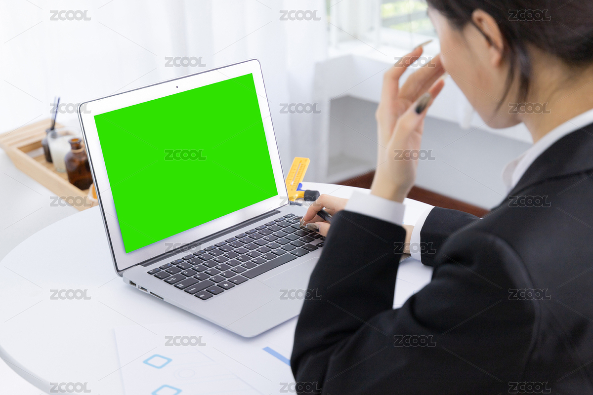 年轻商务女性在电脑前工作 绿屏 模板（主预览-5010878） - 未分类 - 站酷设计师斯梅工原创素材 - 站酷ZCOOL