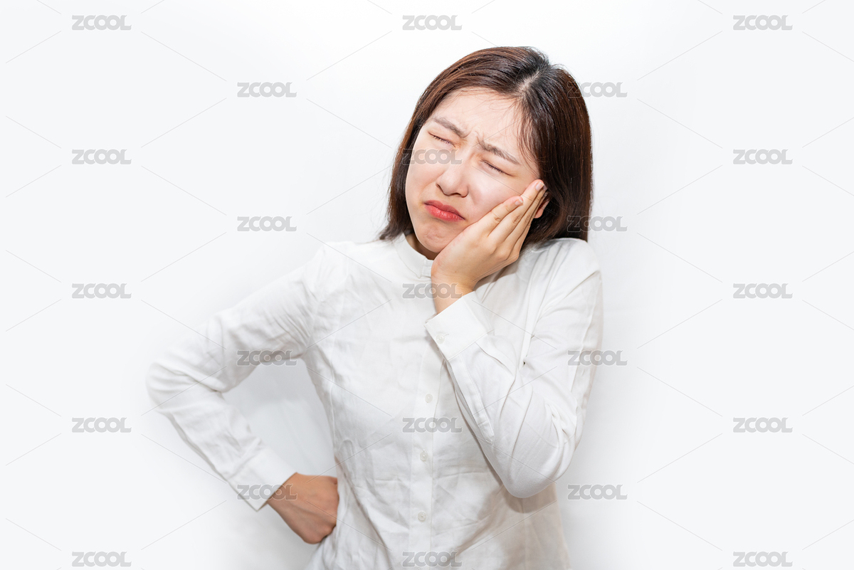 一個(gè)中國(guó)女人摸著自己疼痛難耐的牙齒（主預(yù)覽-5573530） - 未分類 - 站酷設(shè)計(jì)師D123D4原創(chuàng)素材 - 站酷ZCOOL