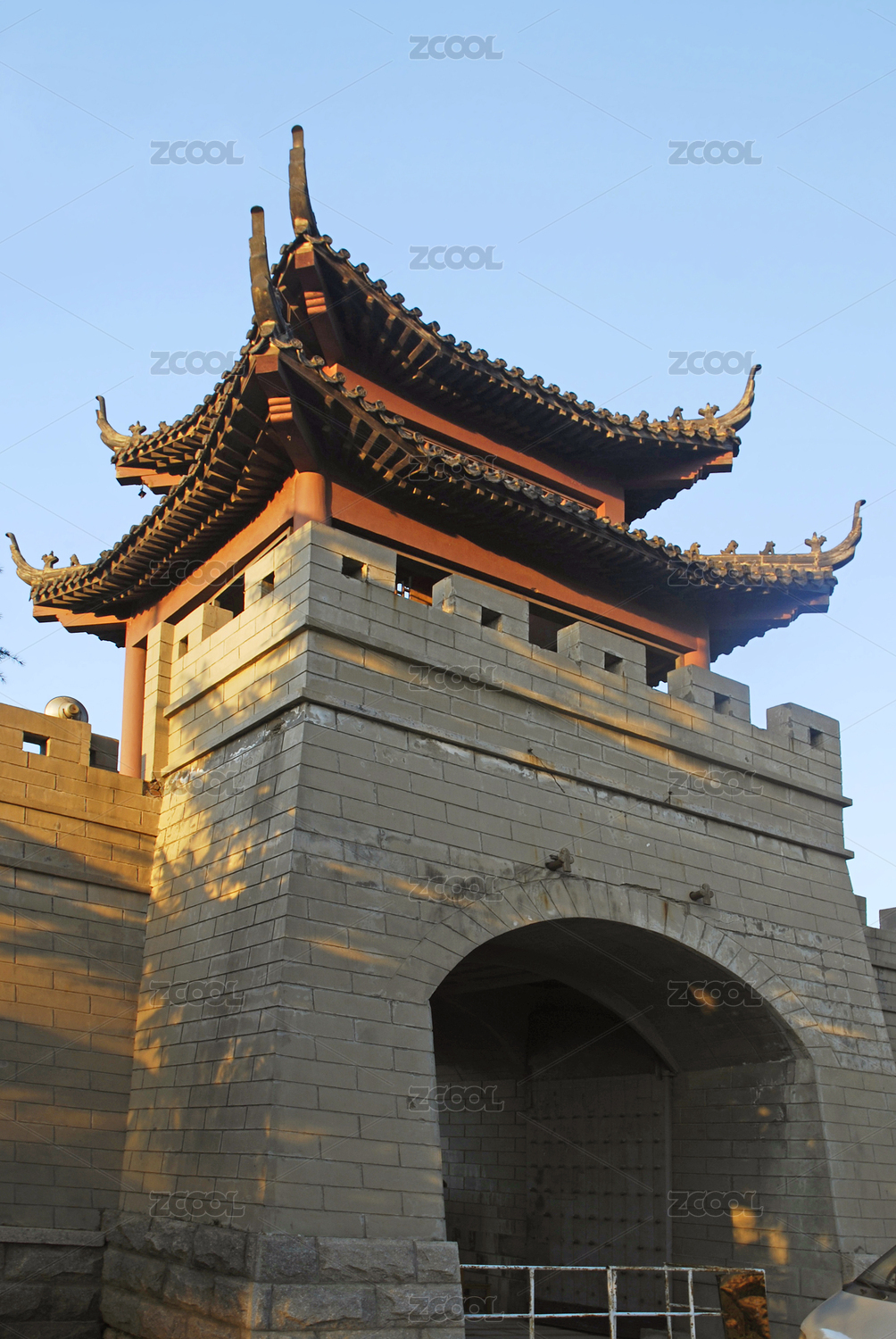 中国山东青岛小珠山水库 影视城古荆州城楼