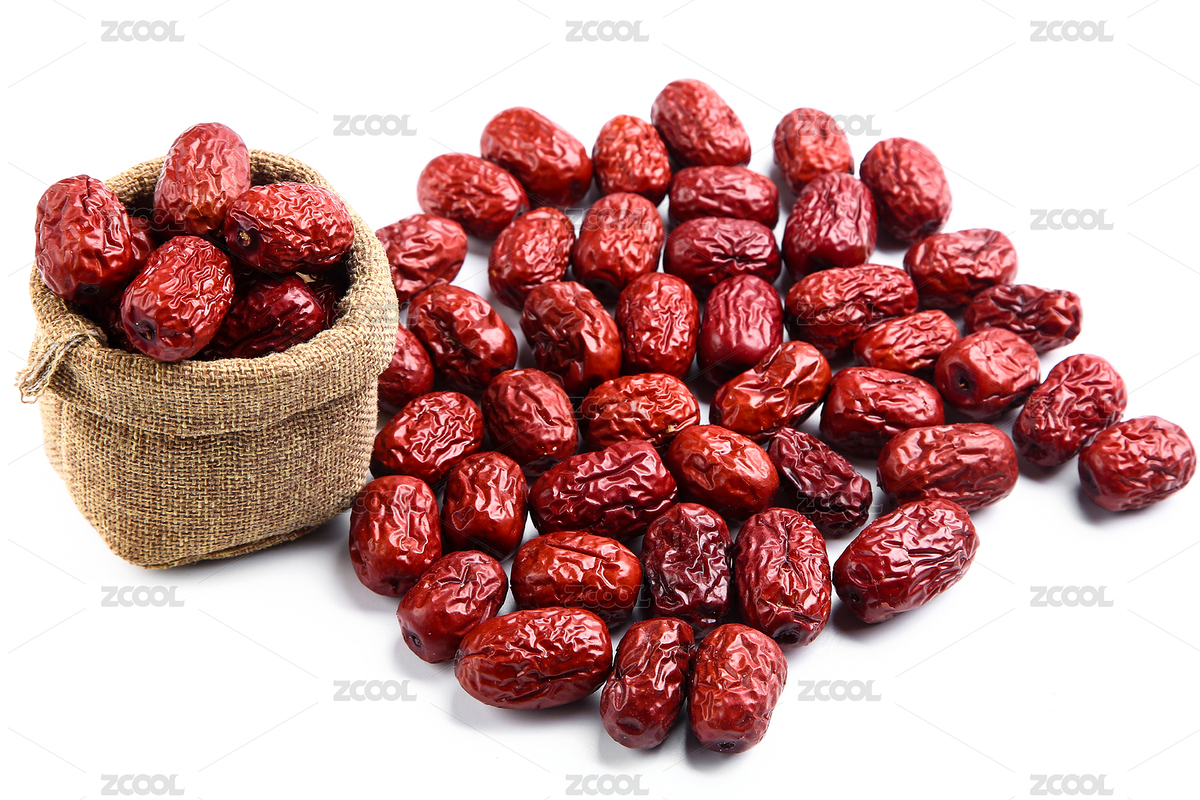 白底上放著紅棗和一袋干紅棗（主預(yù)覽-3810400） - 未分類(lèi) - 站酷設(shè)計(jì)師PAOPAO攝影工作室原創(chuàng)素材 - 站酷ZCOOL