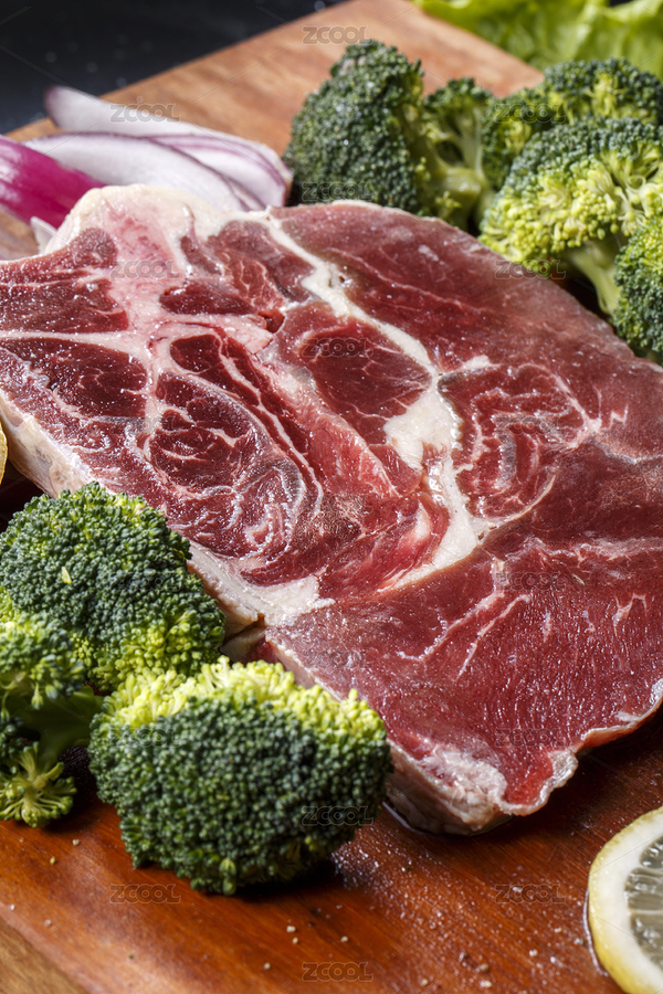 后牛腱肉擺放在木質(zhì)砧板上（主預(yù)覽-7287515） - 未分類 - 站酷設(shè)計師藍(lán)太陽TNT原創(chuàng)素材 - 站酷ZCOOL