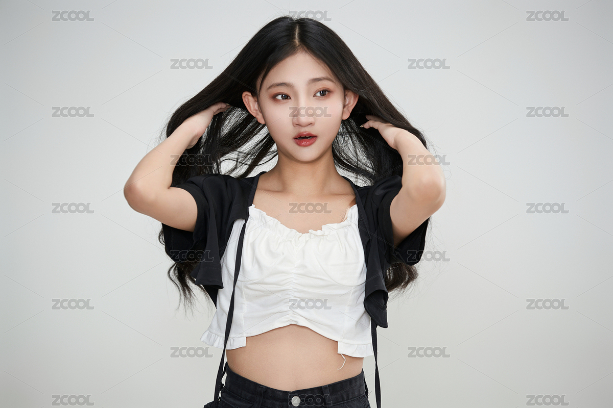 白色背景下做各种面部表情的可爱亚洲少女（主预览-8690400） - 未分类 - 站酷设计师蓝太阳TNT原创素材 - 站酷ZCOOL