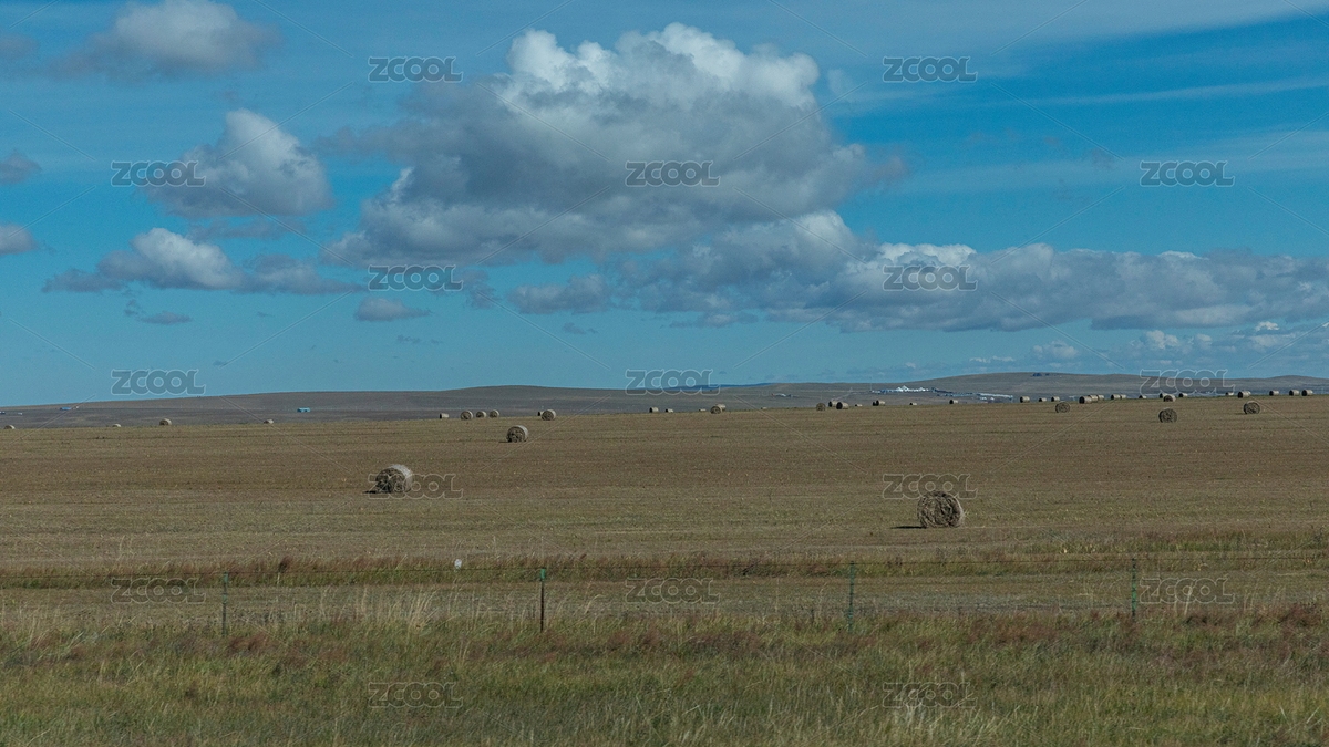 中国呼伦贝尔蓝天白云衬托辽阔草原上的草垛（主预览-12339562） - 未分类 - 站酷设计师原野三月原创素材 - 站酷ZCOOL
