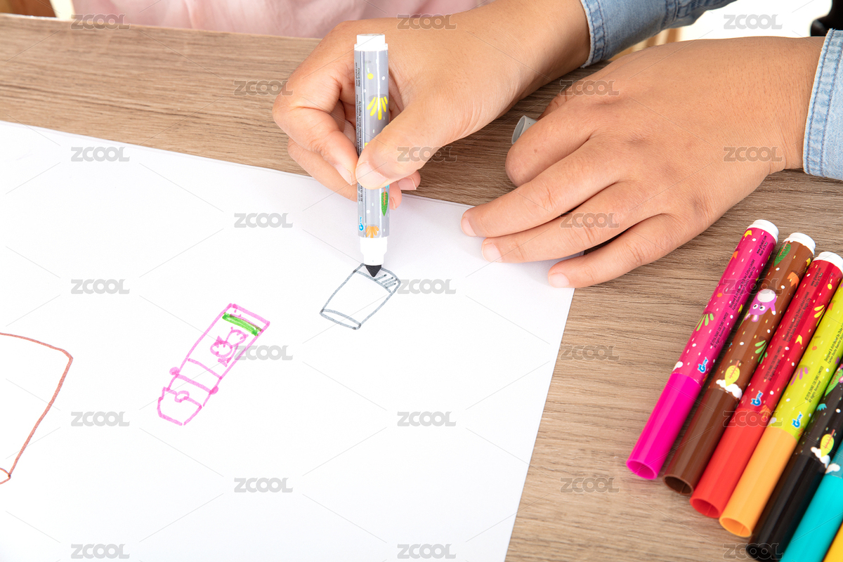 手拿彩筆在白紙上畫簡筆畫（主預(yù)覽-8269736） - 未分類 - 站酷設(shè)計(jì)師小羽怪原創(chuàng)素材 - 站酷ZCOOL