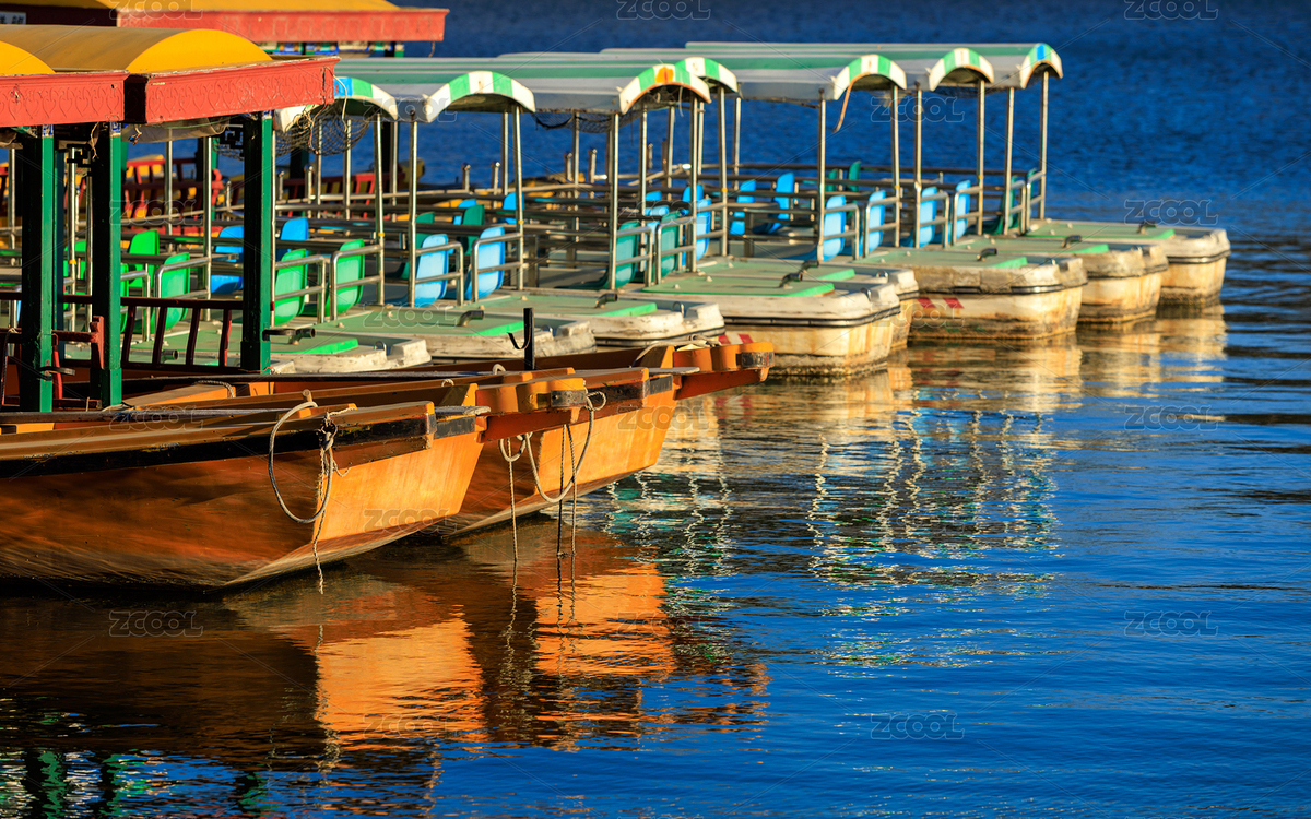 北海公園色彩鮮艷的游船（主預(yù)覽-12617281） - 未分類 - 站酷設(shè)計(jì)師491550525原創(chuàng)素材 - 站酷ZCOOL