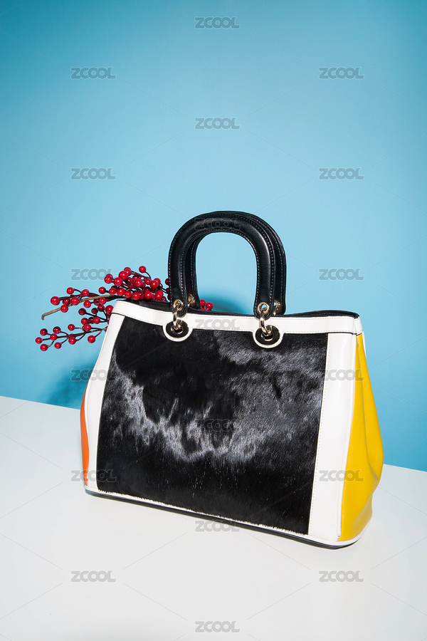 藍(lán)色背景白桌子上的手提包（主預(yù)覽-5776579） - 未分類 - 站酷設(shè)計(jì)師ZHAODAN87原創(chuàng)素材 - 站酷ZCOOL