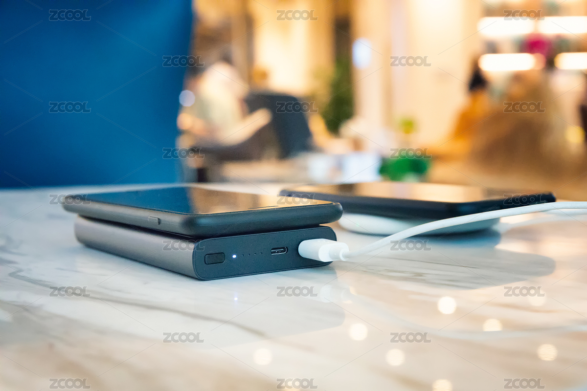 售樓部桌子上兩臺(tái)無(wú)線充電的手機(jī)（主預(yù)覽-2180103） - 未分類 - 站酷設(shè)計(jì)師Jazmyn_羅樂(lè)原創(chuàng)素材 - 站酷ZCOOL