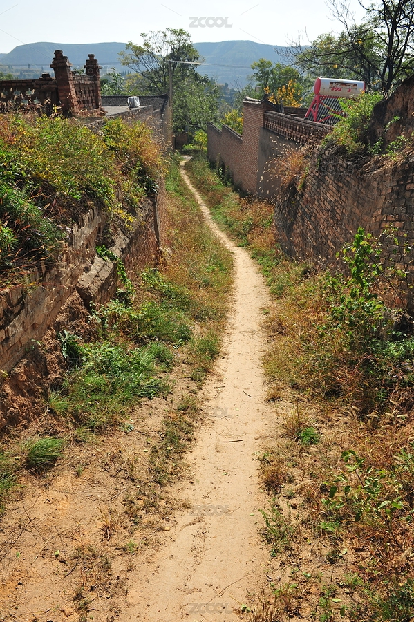 深秋時(shí)節(jié)黃土高原上通向遠(yuǎn)方的田間小路（主預(yù)覽-2628411） - 未分類 - 站酷設(shè)計(jì)師羊圈有青草原創(chuàng)素材 - 站酷ZCOOL