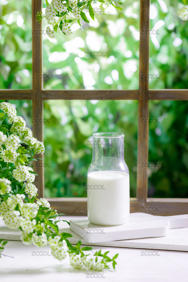 放在綠植和白色砧板上的新鮮有機(jī)牛奶（主預(yù)覽-3005547） - 未分類 - 站酷設(shè)計(jì)師樂樂的樂食原創(chuàng)素材 - 站酷ZCOOL