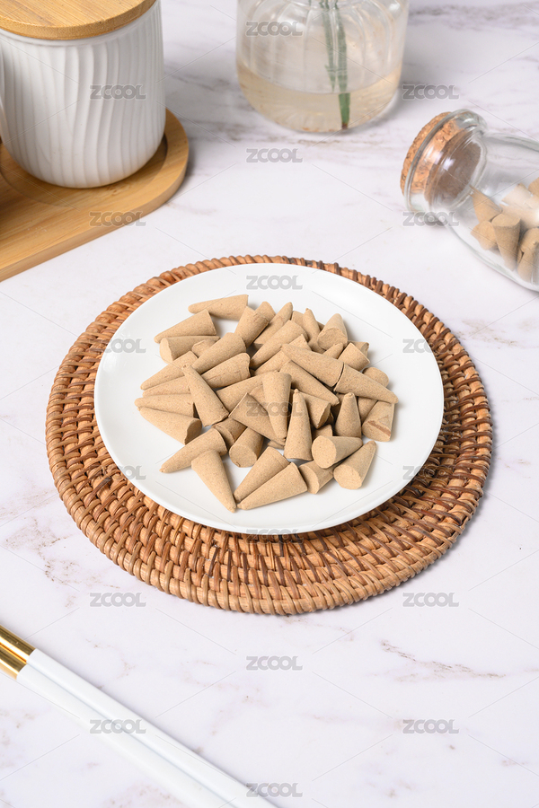 桌面上的盤子里的香氣四溢的塔香（主預(yù)覽-9023586） - 未分類 - 站酷設(shè)計(jì)師我是小助理原創(chuàng)素材 - 站酷ZCOOL