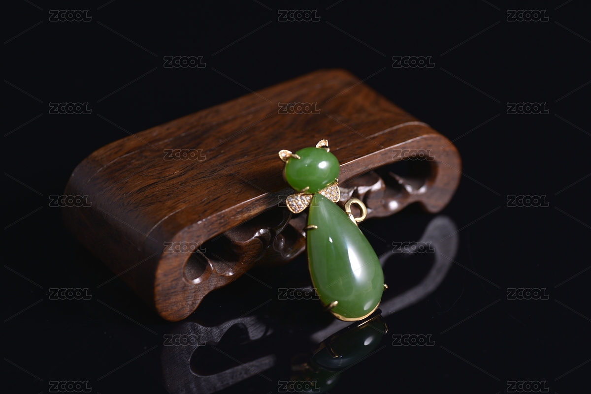 黑色背景上的和田玉金镶玉挂件（主预览-6200535） - 未分类 - 站酷设计师猫~二原创素材 - 站酷ZCOOL