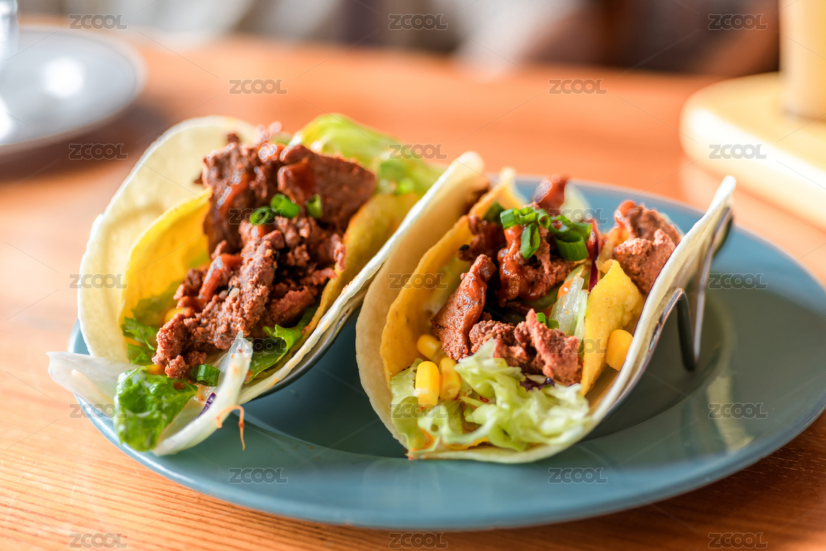 西餐美食，藍(lán)色餐盤內(nèi)兩個牛肉玉米卷（主預(yù)覽-8431885） - 未分類 - 站酷設(shè)計師城森創(chuàng)意原創(chuàng)素材 - 站酷ZCOOL