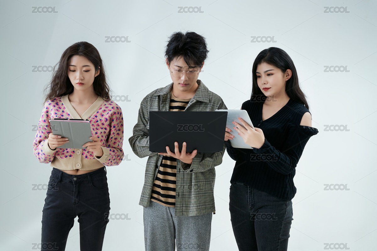 沉迷于網(wǎng)路虛擬愛情世界的青年男女（主預(yù)覽-8689883） - 未分類 - 站酷設(shè)計(jì)師藍(lán)太陽TNT原創(chuàng)素材 - 站酷ZCOOL