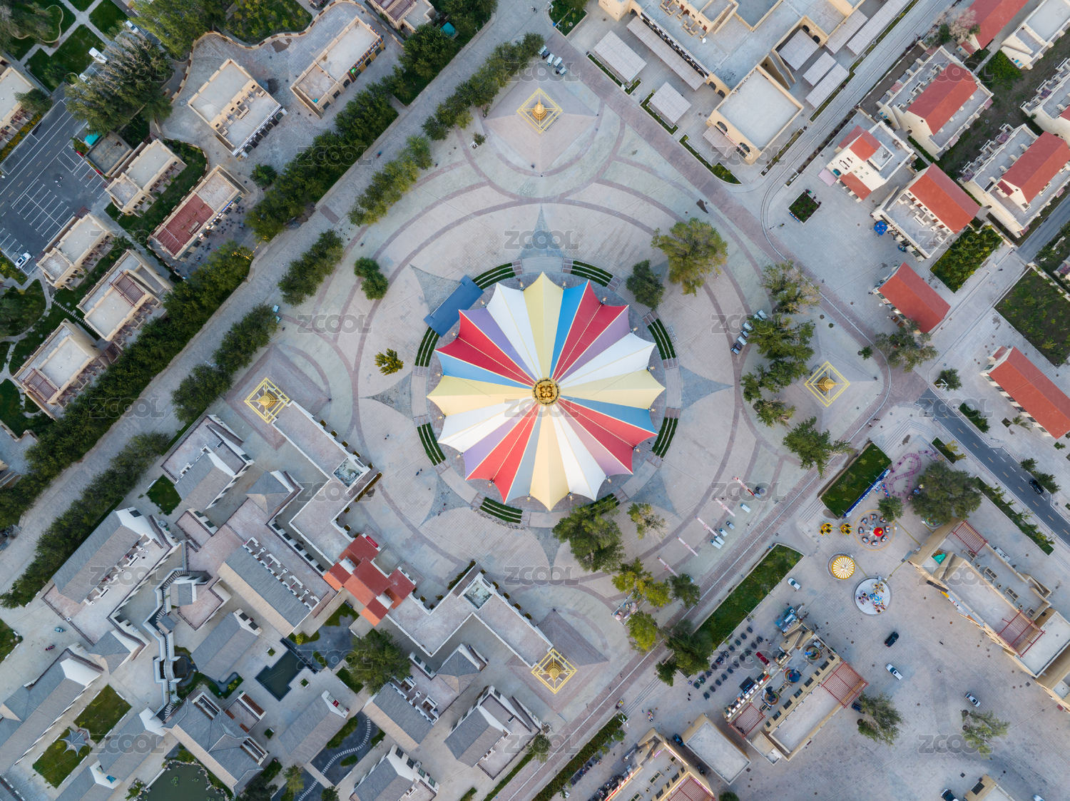 航拍中国新疆乌尔禾西部乌镇地标建筑的顶部