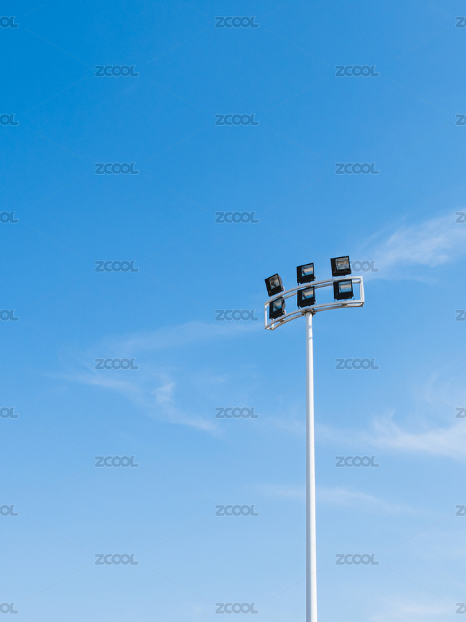 室外藍(lán)天白云下的LED探照燈（主預(yù)覽-4583377） - 未分類 - 站酷設(shè)計師danengmao原創(chuàng)素材 - 站酷ZCOOL
