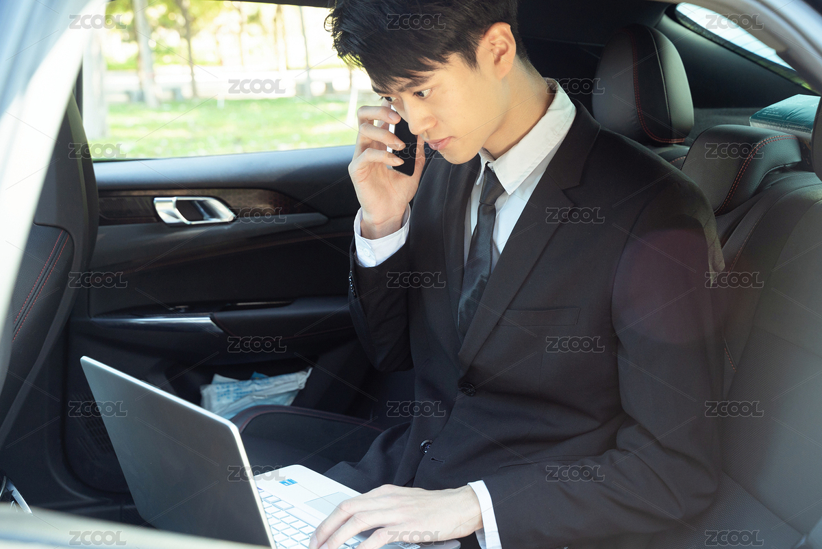 汽車后座的商務(wù)男性使用手機(jī)通話（主預(yù)覽-8877881） - 未分類 - 站酷設(shè)計(jì)師斯梅工原創(chuàng)素材 - 站酷ZCOOL