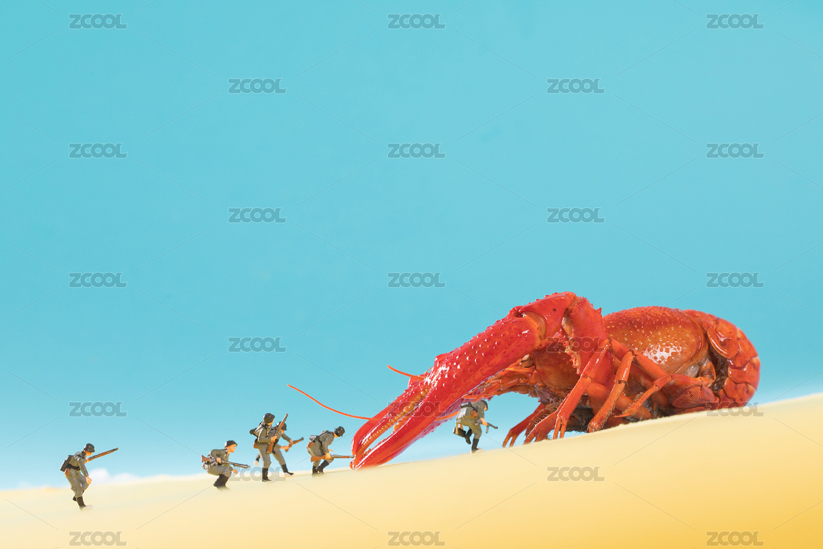 迷你小人 小龍蝦 微拍小龍蝦 縮微攝影小龍蝦 crawfish 黃底 戰(zhàn)斗 迷你小人和小龍蝦 Crawfish Crayfish Boil Creole boil crayfish blue wooden Fresh sea food background 藍(lán)色 黃色 縮微小人 拉鋸 砍 沙灘 龍蝦 模型 海鮮 魚鮮 蝦子 野生 甲殼動物（主預(yù)覽-5163784） - 未分類 - 站酷設(shè)計師美食攝影師陳燕飛原創(chuàng)素材 - 站酷ZCOOL
