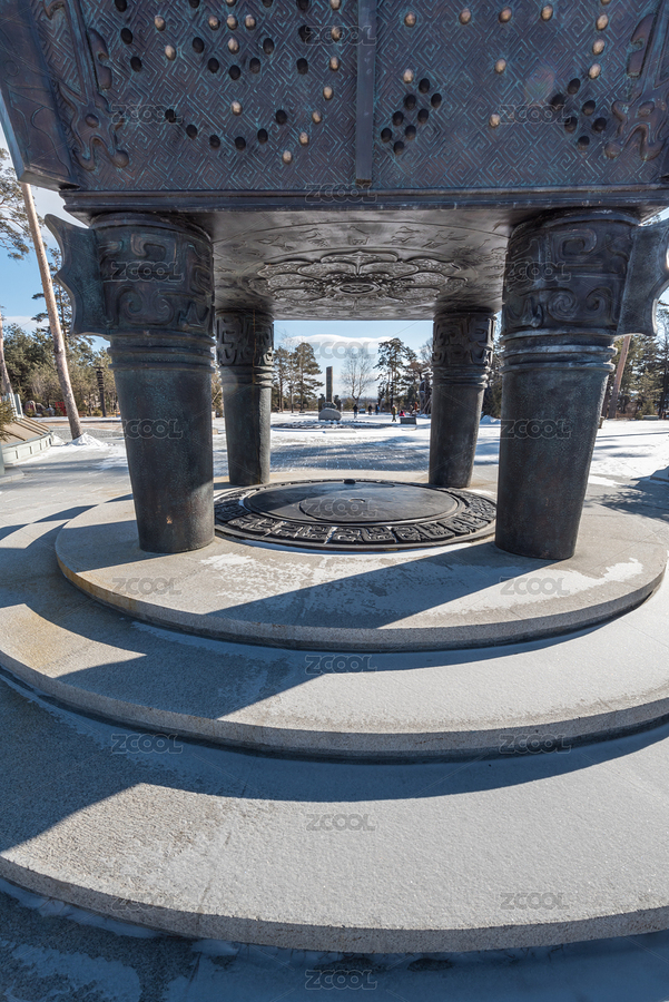 廣場上的青銅鼎特寫（主預(yù)覽-6555956） - 未分類 - 站酷設(shè)計師zkhlxm原創(chuàng)素材 - 站酷ZCOOL