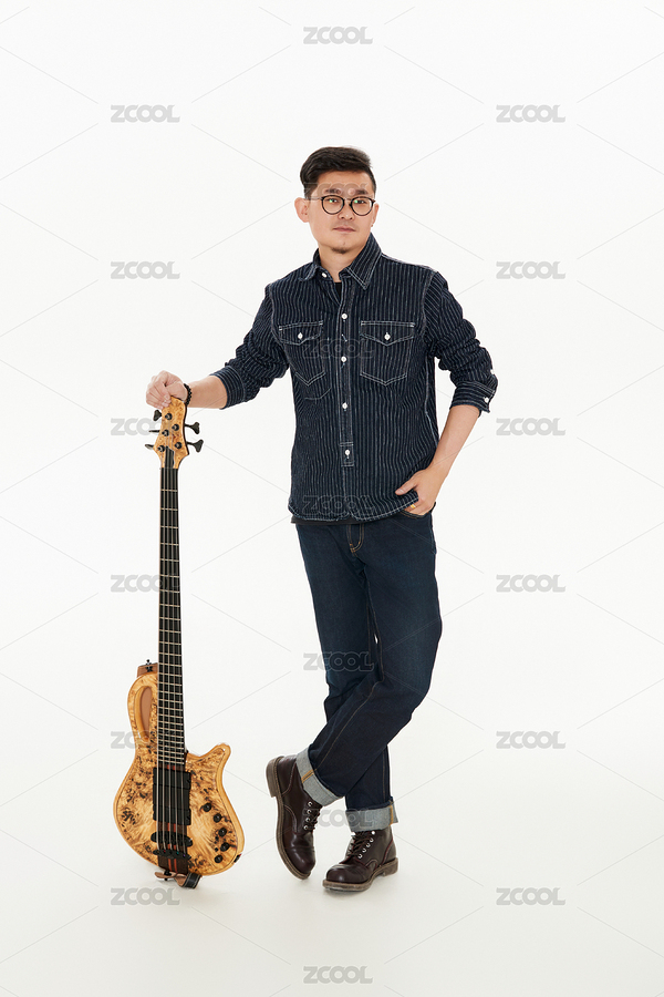 手持貝斯.低音吉他的亞洲男性樂手（主預覽-4766681） - 未分類 - 站酷設計師藍太陽TNT原創(chuàng)素材 - 站酷ZCOOL