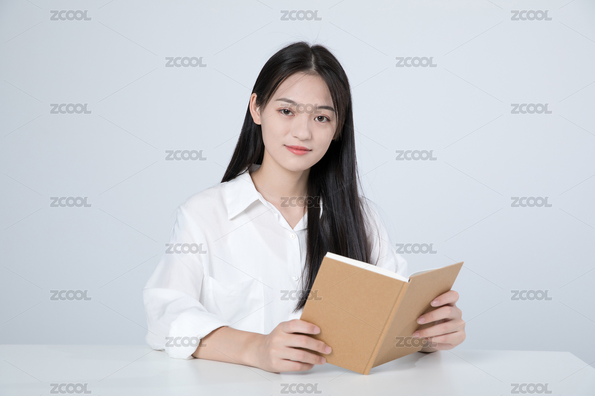 坐在書(shū)桌前看書(shū)的女生（主預(yù)覽-4052774） - 未分類(lèi) - 站酷設(shè)計(jì)師今天喝咖啡了嗎原創(chuàng)素材 - 站酷ZCOOL