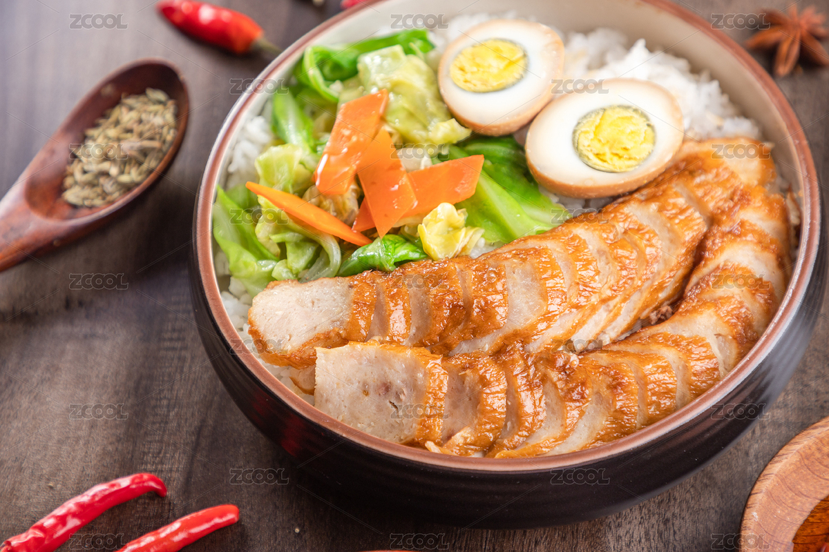 棕色木紋桌上放著一碗肉卷蓋飯（主預(yù)覽-7077722） - 未分類 - 站酷設(shè)計師濤麟攝影原創(chuàng)素材 - 站酷ZCOOL