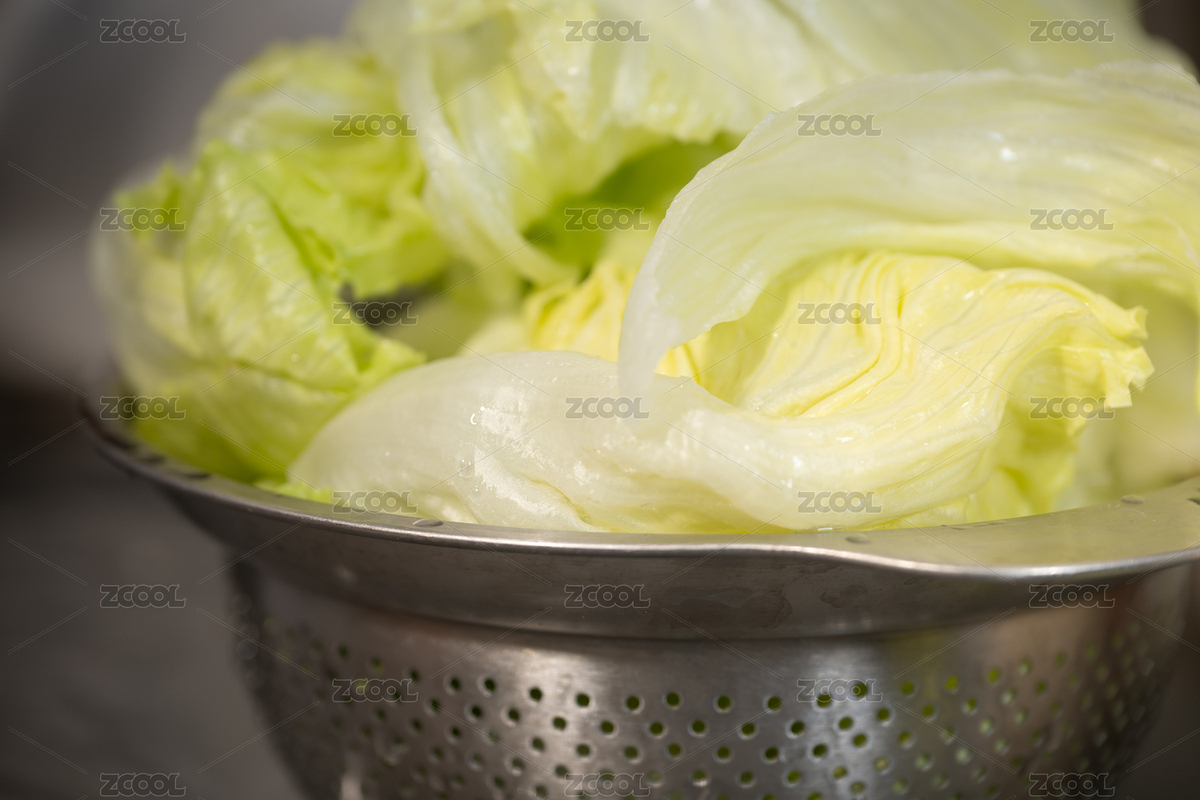 新鮮卷心菜在金屬濾網(wǎng)中（主預(yù)覽-12298506） - 未分類 - 站酷設(shè)計(jì)師Rimage原創(chuàng)素材 - 站酷ZCOOL