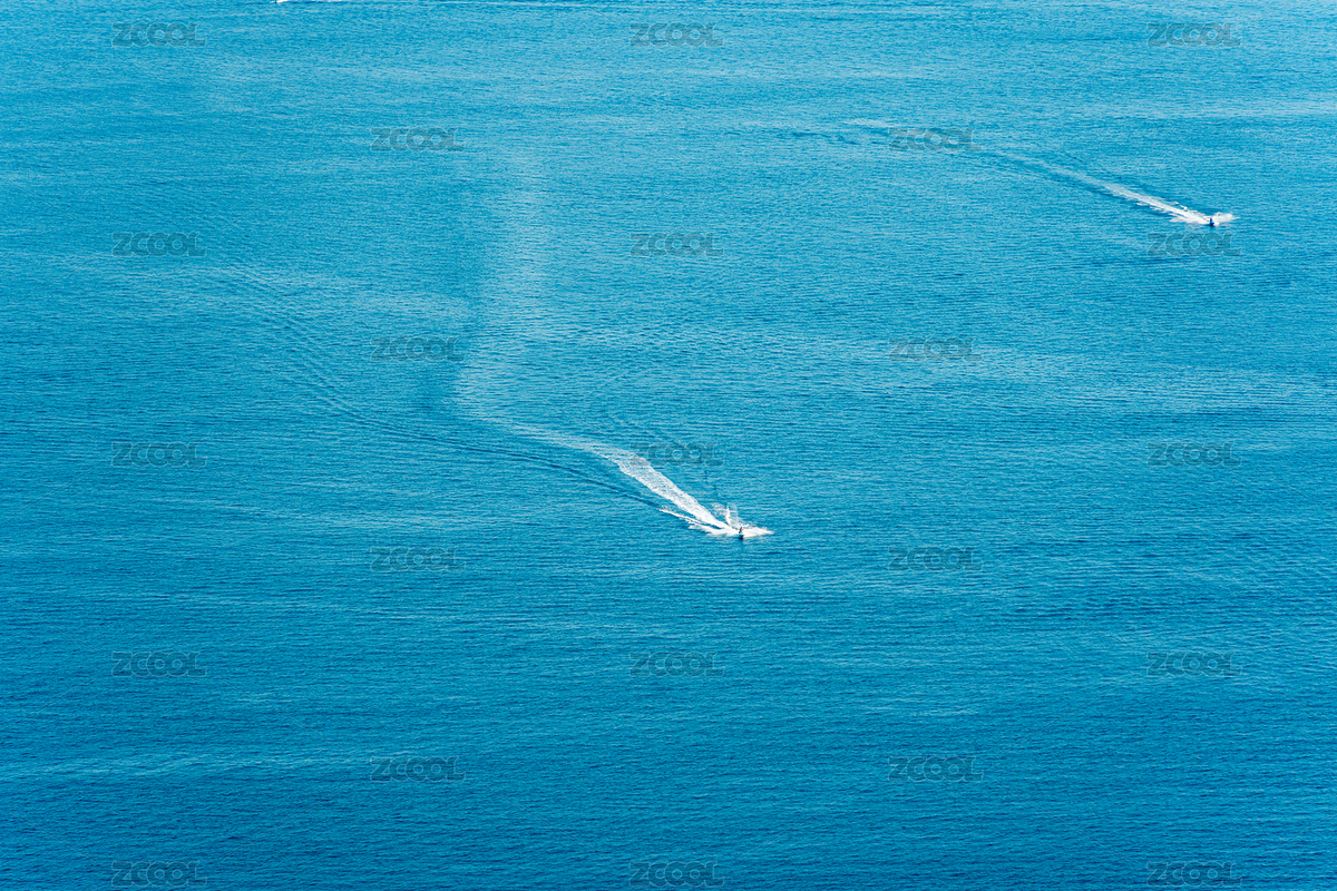 從遠(yuǎn)處俯視海面上的小船（主預(yù)覽-4776269） - 未分類(lèi) - 站酷設(shè)計(jì)師ljinwkm原創(chuàng)素材 - 站酷ZCOOL