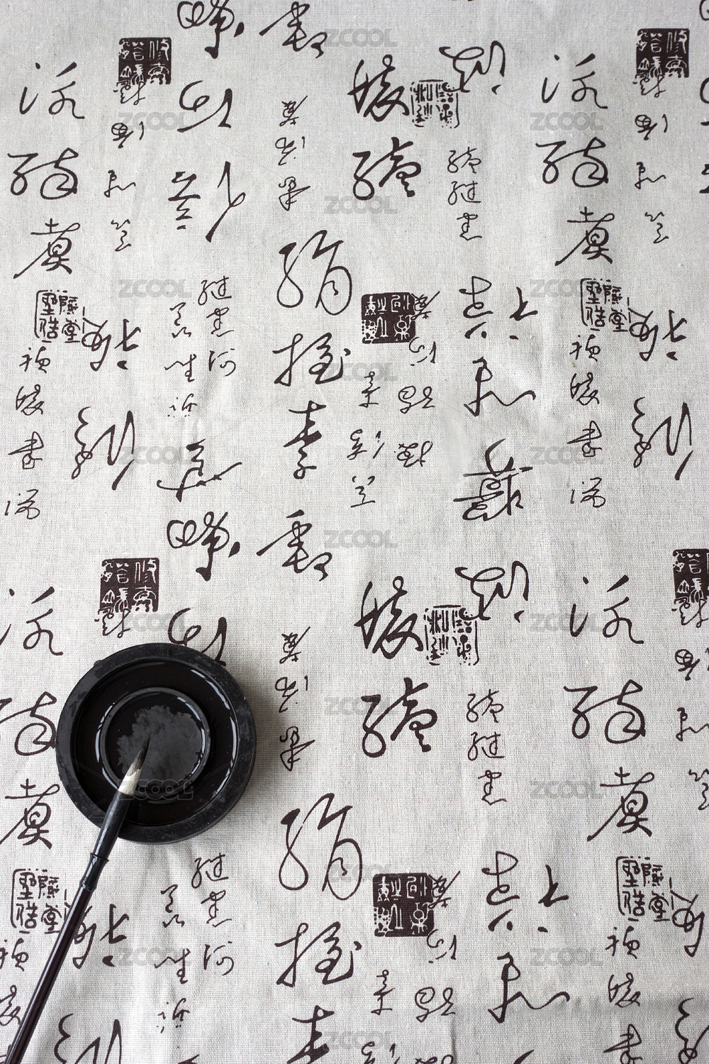 书法文章纸张上放着文房四宝和茶具