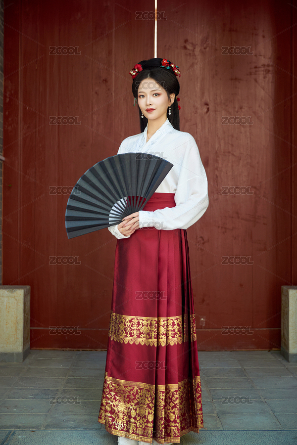 身穿漢服馬面裙手持紙扇的東方美女（主預(yù)覽-8353370） - 未分類 - 站酷設(shè)計師藍太陽TNT原創(chuàng)素材 - 站酷ZCOOL