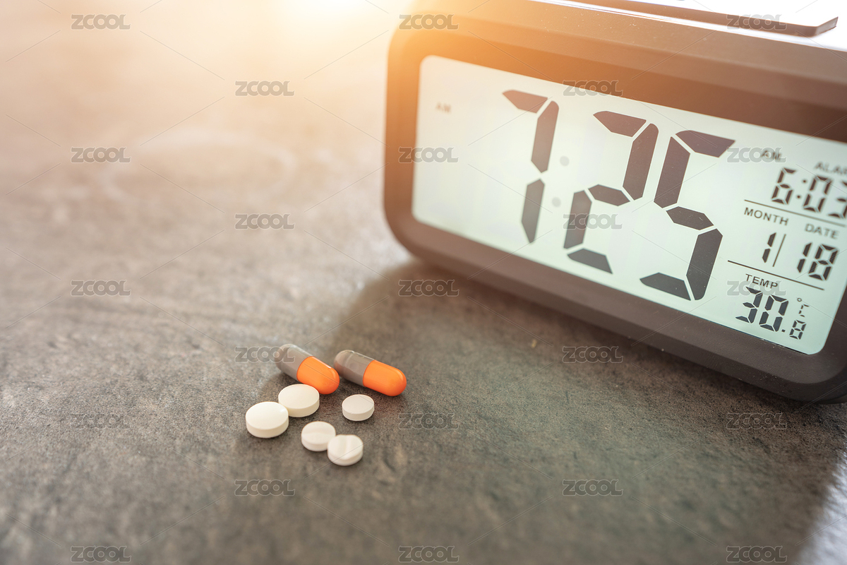 按时吃药，电子时钟上显示的时间是早晨该吃药了（主预览-1874833） - 未分类 - 站酷设计师云眸视觉原创素材 - 站酷ZCOOL
