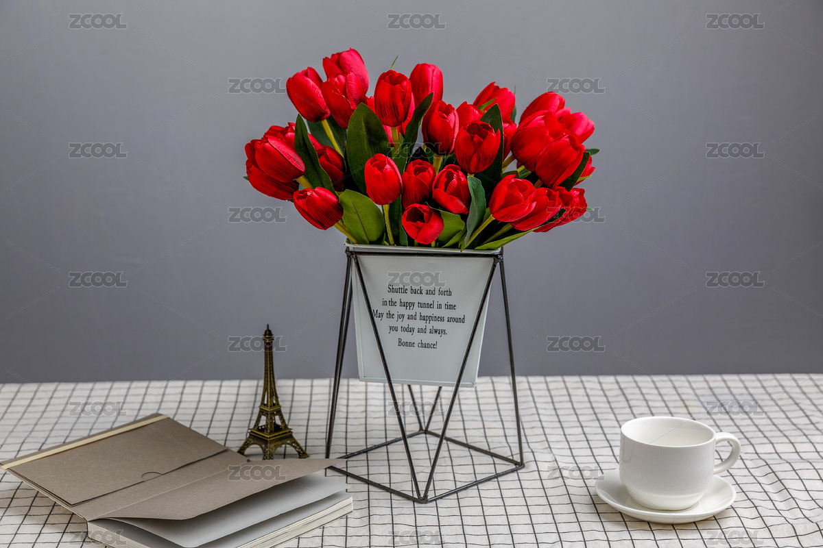 擺放在桌面上花瓶里的裝飾假花郁金香（主預(yù)覽-8919255） - 未分類(lèi) - 站酷設(shè)計(jì)師lilyhello原創(chuàng)素材 - 站酷ZCOOL