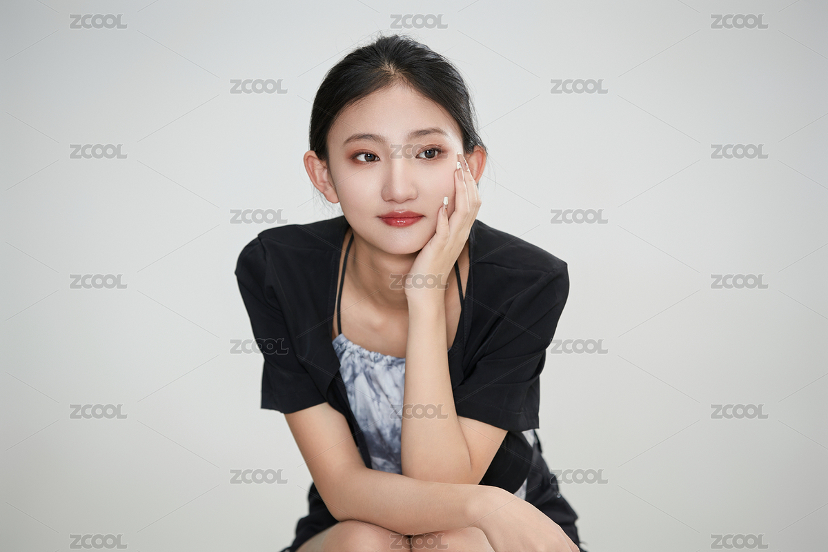 白色背景下做各种面部表情的可爱亚洲少女（主预览-8352474） - 未分类 - 站酷设计师蓝太阳TNT原创素材 - 站酷ZCOOL