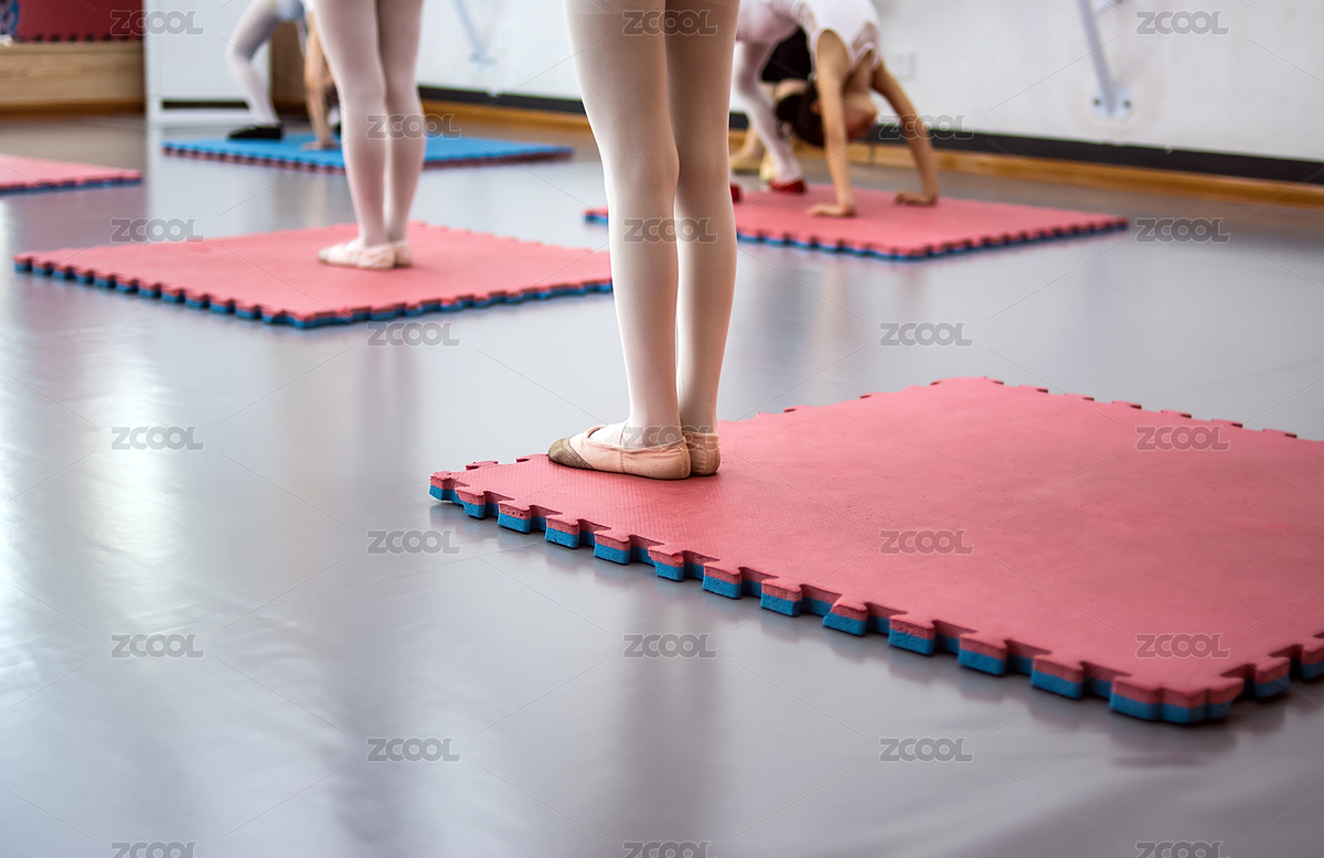 舞蹈教室練舞的小女孩（主預(yù)覽-4531284） - 未分類 - 站酷設(shè)計(jì)師風(fēng)暴麗麗原創(chuàng)素材 - 站酷ZCOOL
