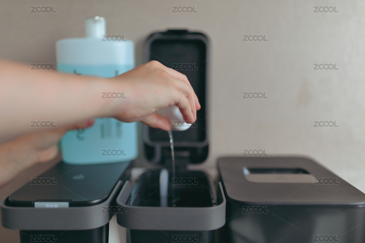 向掃地機器人注入清潔液（主預覽-8798355） - 未分類 - 站酷設計師Rimage原創(chuàng)素材 - 站酷ZCOOL