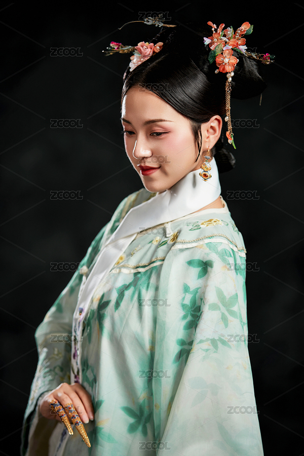 展示中国清朝宫廷服饰的亚洲女性（主预览-8909639） - 未分类 - 站酷设计师蓝太阳TNT原创素材 - 站酷ZCOOL