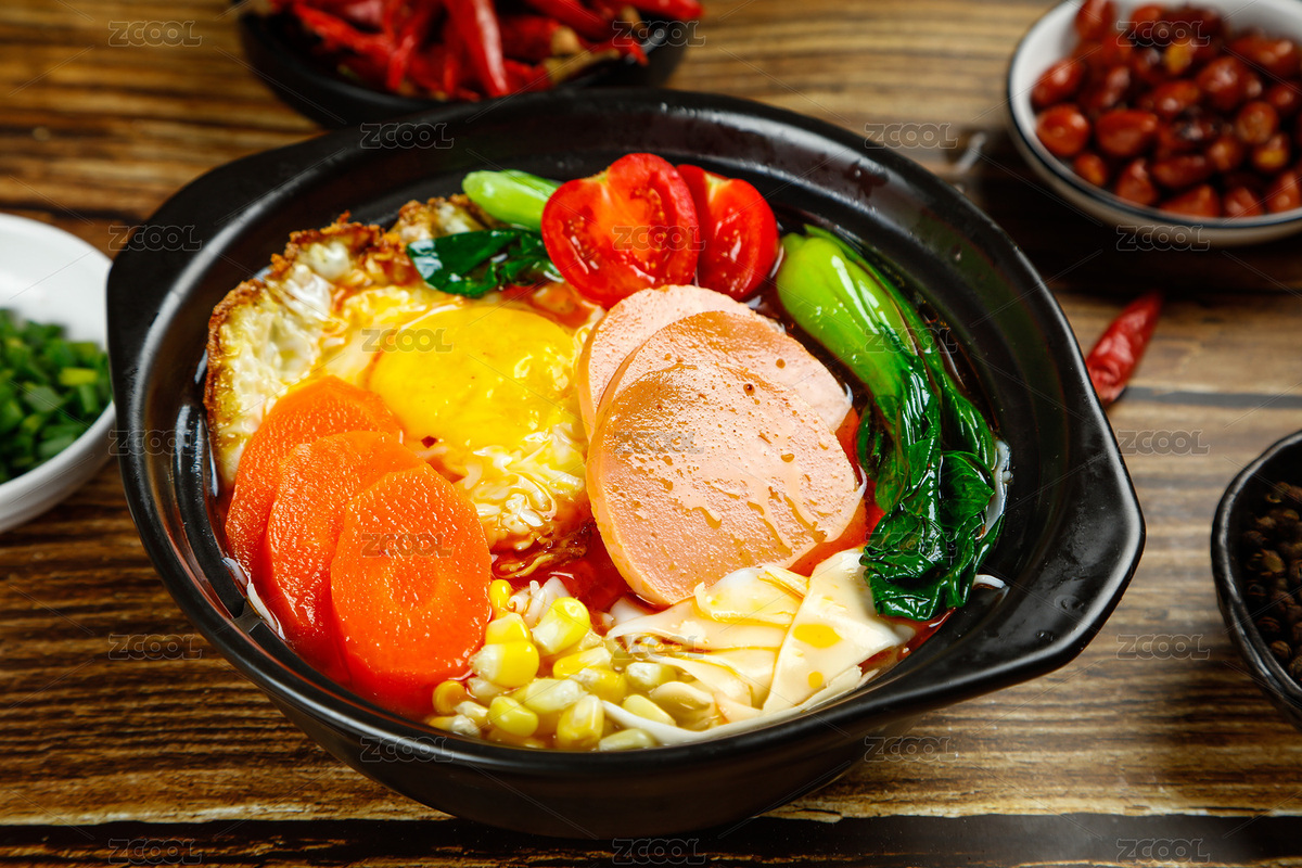 木底上放著一碗砂鍋三鮮面（主預(yù)覽-6402079） - 未分類 - 站酷設(shè)計(jì)師PAOPAO攝影工作室原創(chuàng)素材 - 站酷ZCOOL