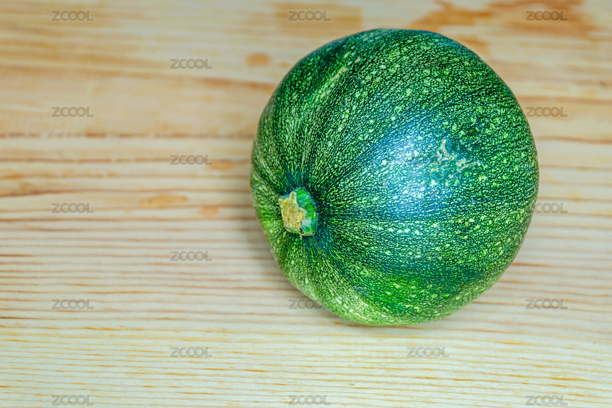 木板上放著一個(gè)新鮮的水果蔬菜綠南瓜（主預(yù)覽-3378226） - 未分類 - 站酷設(shè)計(jì)師城森創(chuàng)意原創(chuàng)素材 - 站酷ZCOOL