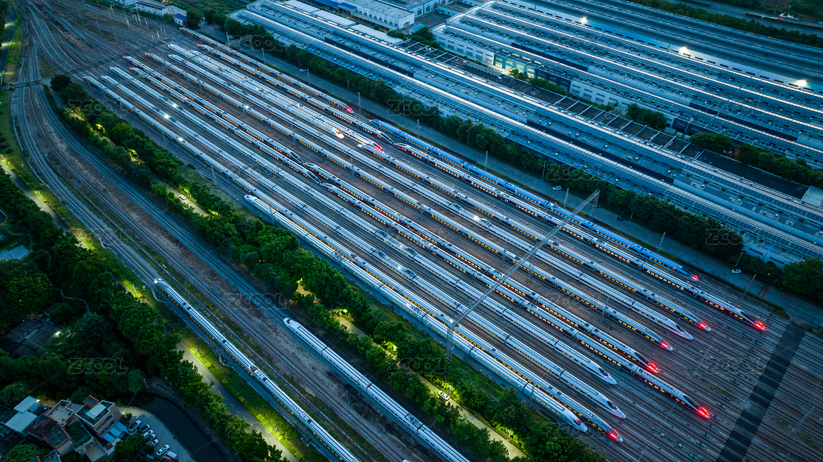 中國(guó)廣東廣州的高鐵站臺(tái)停滿高速列車（主預(yù)覽-6970591） - 未分類 - 站酷設(shè)計(jì)師獨(dú)步行攝原創(chuàng)素材 - 站酷ZCOOL