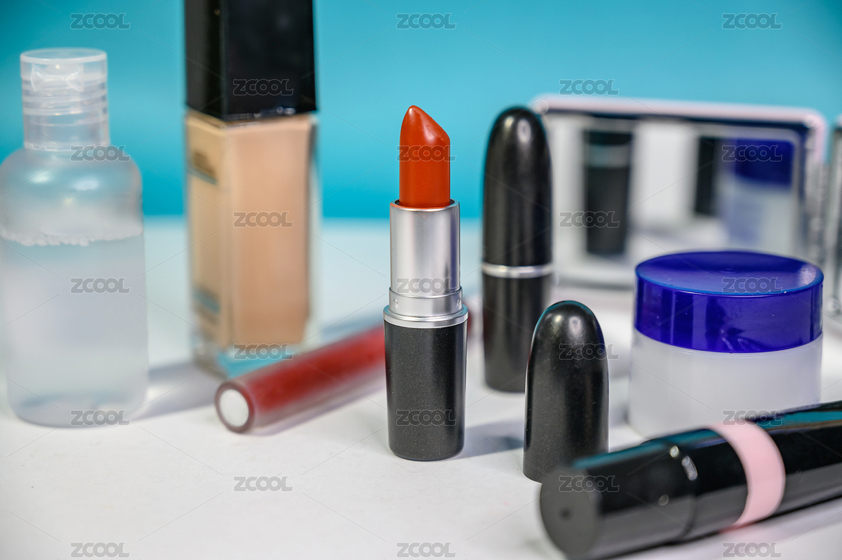 白色背景里的女性化妝品（主預覽-7964670） - 未分類 - 站酷設計師粘鍋原創(chuàng)素材 - 站酷ZCOOL