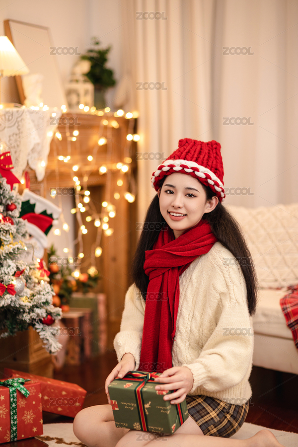 正在客廳里過圣誕節(jié)的年輕女性（主預(yù)覽-5104556） - 未分類 - 站酷設(shè)計(jì)師今天喝咖啡了嗎原創(chuàng)素材 - 站酷ZCOOL